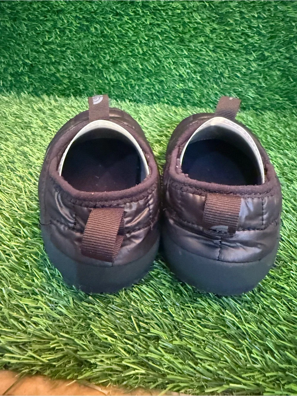 North Face Unisex Thermoball Traction Mule V Black Quilted Puffer Slippers 1Y